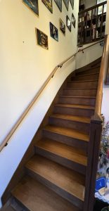 Main courante escalier Flée – pose pour sécuriser l’accès à l’étage