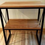 Meuble TV sur mesure en bois et métal, au design épuré, fabriqué à Bueil-en-Touraine pour une cliente de Saint-Cyr-sur-Loire.