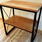 Meuble TV sur mesure en bois et métal, au design épuré, fabriqué à Bueil-en-Touraine pour une cliente de Saint-Cyr-sur-Loire.
