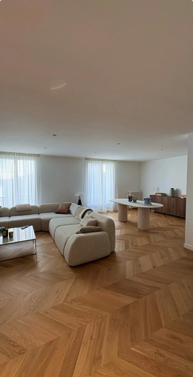Rénovation complète appartement Tours centre avec murs blancs en peinture velours, plafond mat et préparation soignée des supports